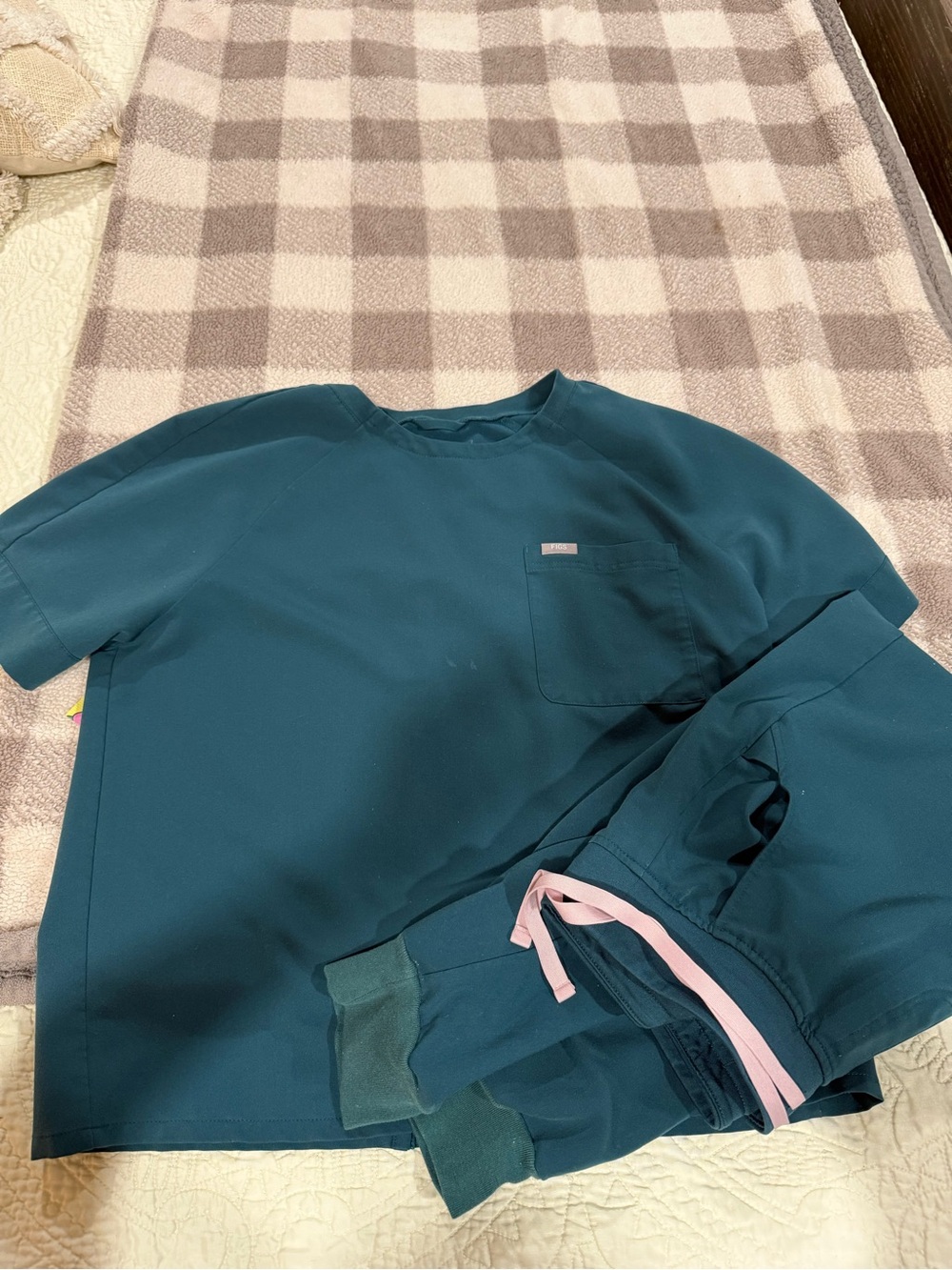 Caribbean blue with pink string scrub set medium top and medium petite bottoms